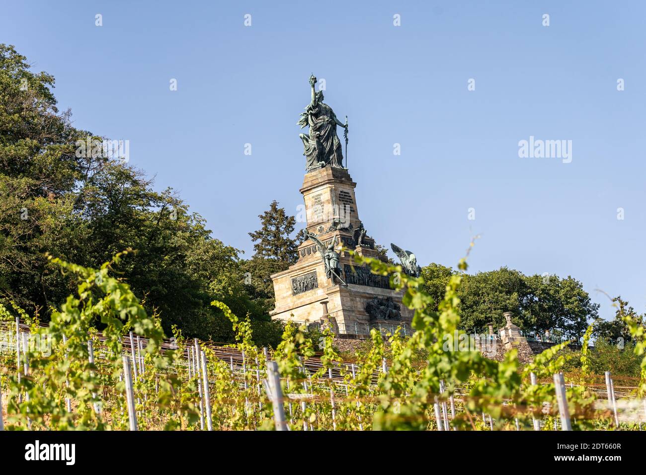 vue sur la statue de niederwald à ruedesheim, vallée du rhin, allemagne Banque D'Images