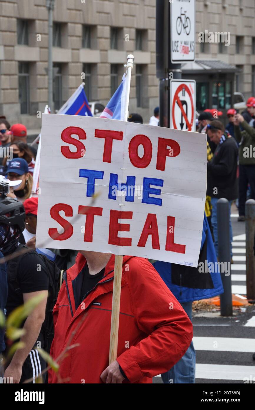 Washington DC. 12 décembre 2020. Mars pour que Trump demande la transparence et protège l'intégrité électorale. Panneau politique ‘Stop the Salt’ à Freedom plaza. Banque D'Images