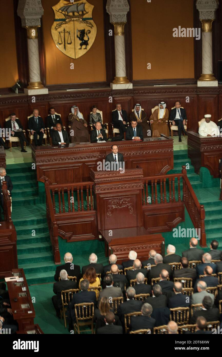 Le président français François Hollande prononce son discours devant l'Assemblée nationale constituante (NCA) de Tunisie lors de la célébration de la nouvelle Constitution du pays, à Tunis, en Tunisie, le 7 février 2014. La Tunisie célèbre aujourd'hui l'adoption d'une nouvelle constitution trois ans après la révolution, avec une cérémonie à l'assemblée nationale en présence de plusieurs chefs d'État, dont Hollande. Photo de Thierry Orban/ABACAPRESS.COM Banque D'Images
