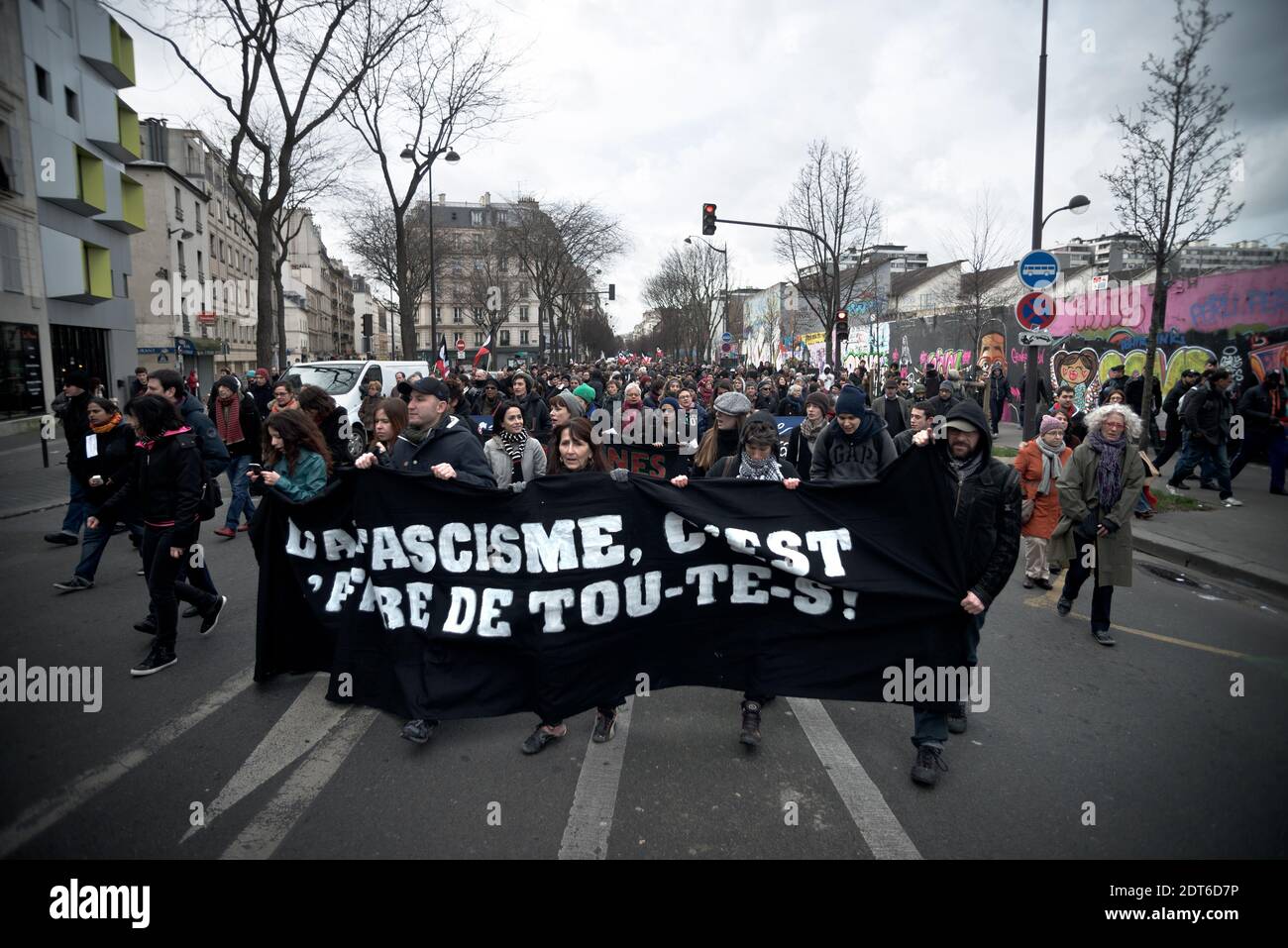 À l'initiative du collectif la Horde, une manifestation antifasciste a eu lieu dans le 18ème arrondissement de Paris (nord). Paris, France, le 9 février 2014. Photo de Nicolas Messyasz/ABACAPRESS.COM Banque D'Images