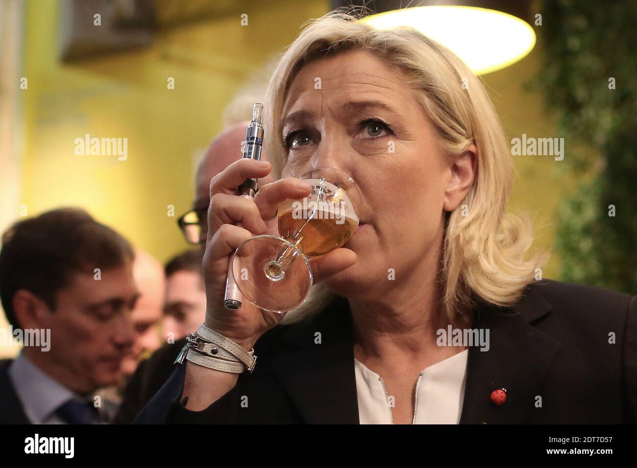 elfbar nachfüll pod läuft aus Won't help your schoolwork': Emmanuel Macron sniffs marijuana on French  Guiana trip | Emmanuel Macron main image 1