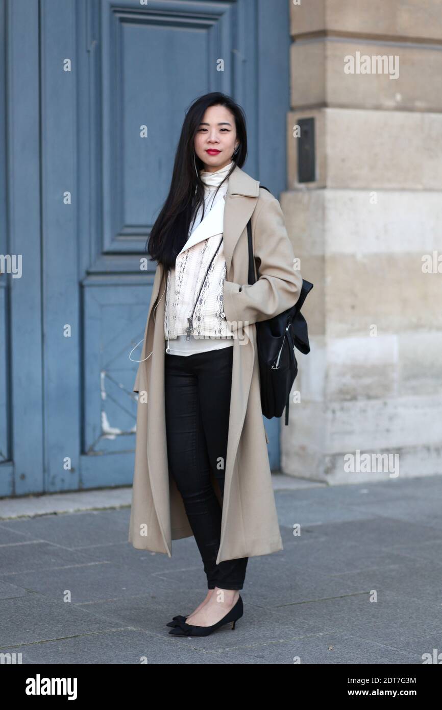 Yu Lee, blogueur de mode (www.theyutopia.com) arrivant pour Rochas automne-hiver  2014-2015, salon prêt-à-porter tenu à l'espace Vendome, Paris, France le 26  février 2014. Elle porte un manteau Ter et Bantine, un sac