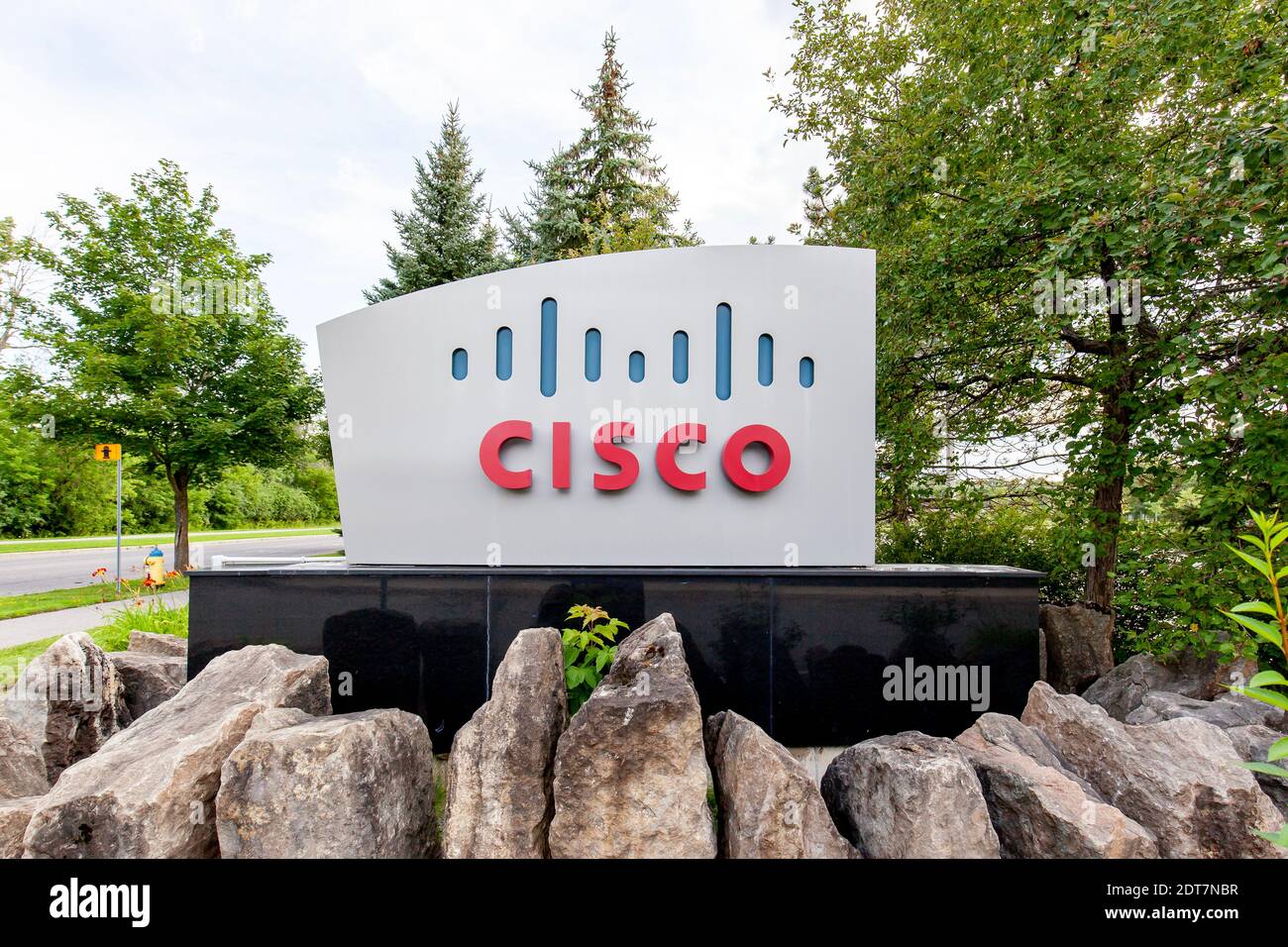 Gros plan de l'enseigne Cisco à l'entrée du bureau de Thier Kanata, Ontario, Canada Banque D'Images