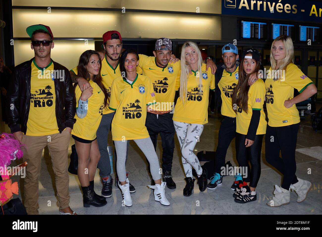 Charlotte Les Marseillais à Rio Micha, Kim, Kelly, Romain, Julien, Jessica, Paga, Stephanie et Charlotte de  retour a Paris apère le tourniquet de l'émission 'les Marseillais a Rio'  pour W9, le 06 mars 2014, a l'aeroport Roissy