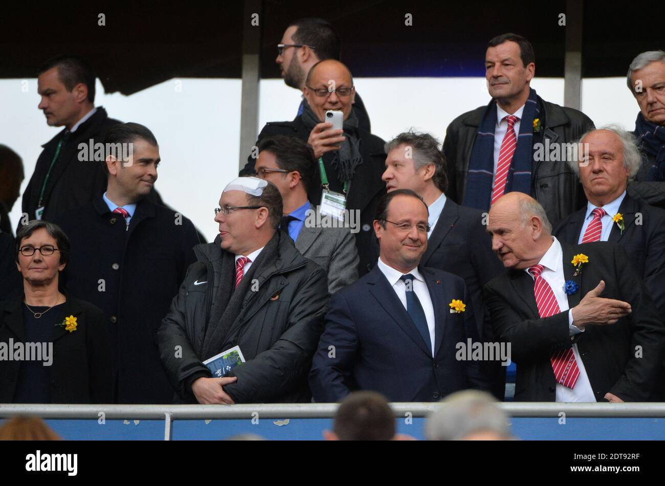 Le président français François Hollande et le prince Albert II de Monaco assistent au match de rugby de six Nations entre la France et l'Irlande le 15 mars 2014 au Stade de France à Saint-Denis, au nord de Paris, en France. Photo de Christian Liewig/ABACAPRESS.COM Banque D'Images