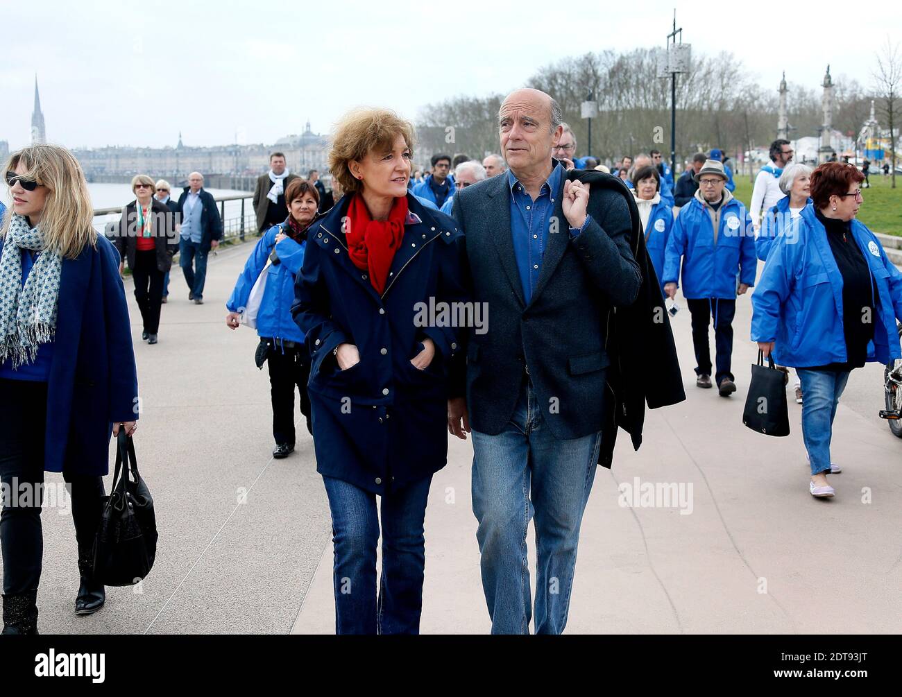 Le maire UMP de Bordeaux et candidat aux élections municipales à venir Alain Juppe et sa femme Isabelle assistent à une réunion de soutien à sa campagne électorale, le 16 mars 2014 à Bordeaux. Photo de Patrick Bernard-Quentin Salinier/ABACAPRESS.COM - Bordeaux Banque D'Images