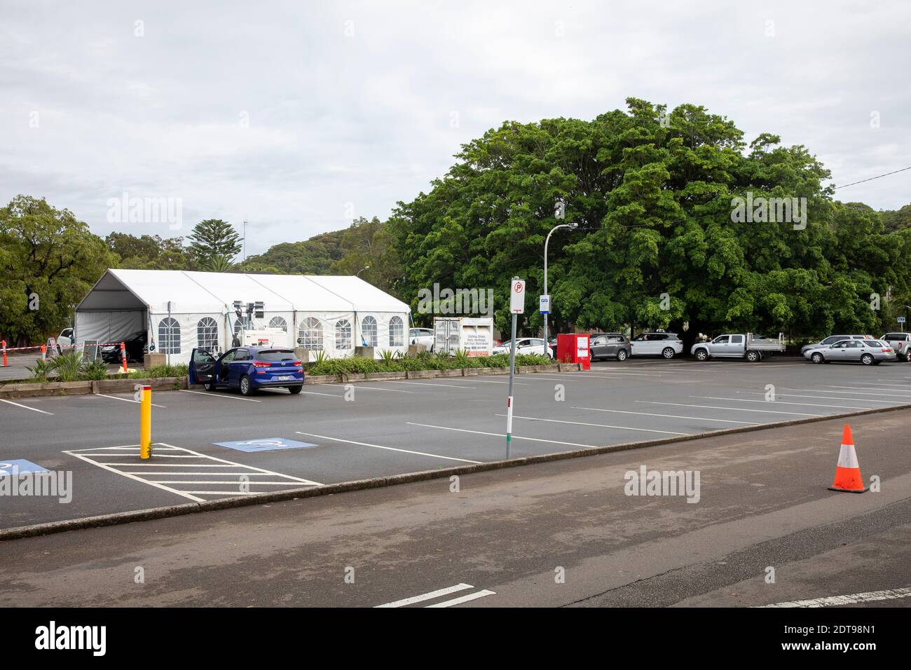 Sydney, Australie. Mardi 22 décembre 2020, les rues sont calmes à Avalon à la suite de l'épidémie de Covid 19 au RSL local et au club de bowling, la plupart des résidents ont été testés et les files d'attente dans les centres d'essais sont courtes, le gouvernement de Nouvelle-Galles du Sud a placé la zone des plages du nord de Sydney en confinement jusqu'à minuit le 23 décembre, Sydney, Australie crédit : martin Berry/Alay Live News Banque D'Images