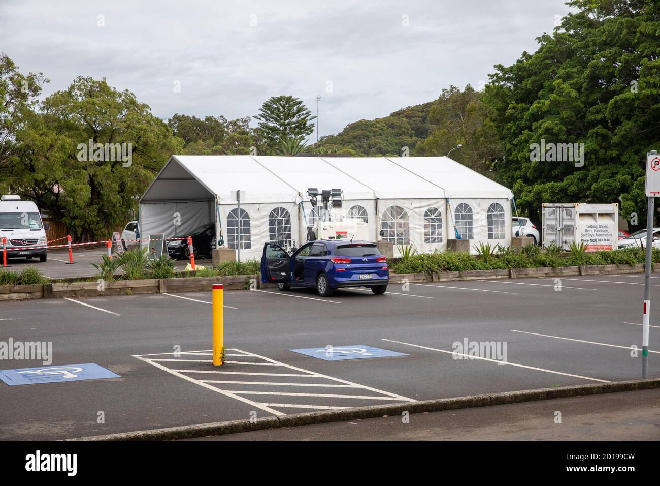 Sydney, Australie. Mardi 22 décembre 2020, les rues sont calmes à Avalon à la suite de l'épidémie de Covid 19 au RSL local et au club de bowling, la plupart des résidents ont été testés et les files d'attente dans les centres d'essais sont courtes, le gouvernement de Nouvelle-Galles du Sud a placé la zone des plages du nord de Sydney en confinement jusqu'à minuit le 23 décembre, Sydney, Australie crédit : martin Berry/Alay Live News Banque D'Images
