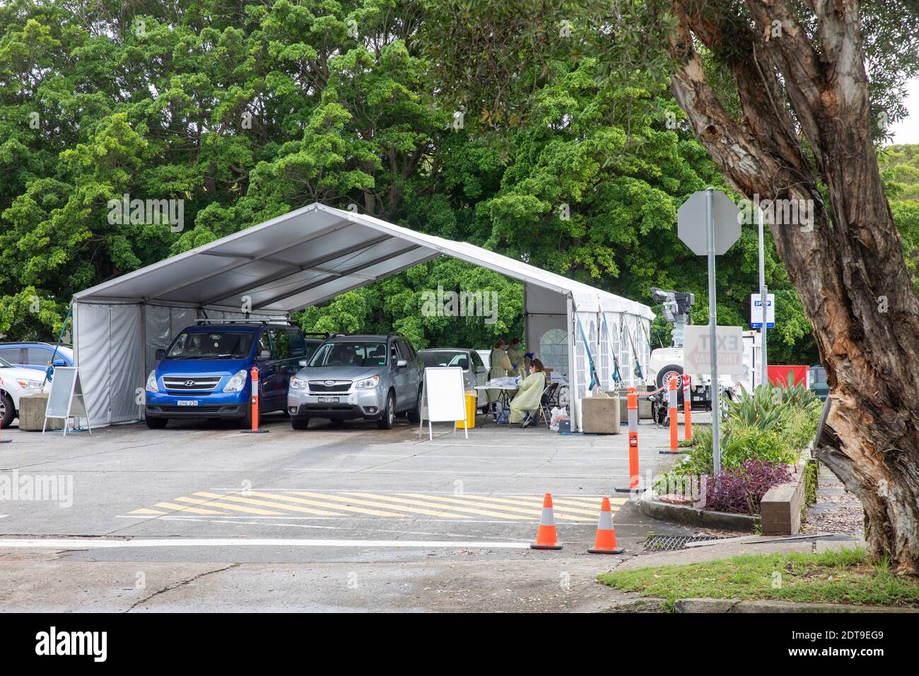 Sydney, Australie. Mardi 22 décembre 2020, les rues sont calmes à Avalon à la suite de l'épidémie de Covid 19 au RSL local et au club de bowling, la plupart des résidents ont été testés et les files d'attente dans les centres d'essais sont courtes, le gouvernement de Nouvelle-Galles du Sud a placé la zone des plages du nord de Sydney en confinement jusqu'à minuit le 23 décembre, Sydney, Australie crédit : martin Berry/Alay Live News Banque D'Images