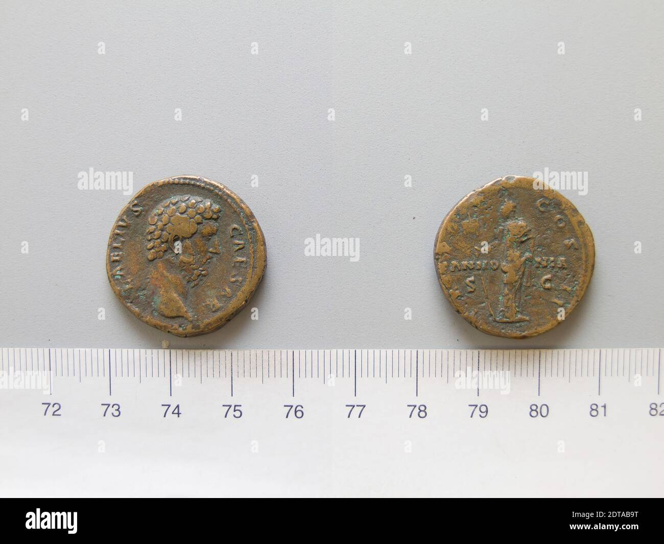 Chef: Hadrien, empereur de Rome, A.D. 76–138, règle 117–38, monnaie: Rome, Honorand: Lucius Aelius César, A.D. 101–138, règle 136–38, 1 comme d'Hadrien, empereur de Rome de Rome, 137, Orichalcum, 13.06 g, 7:00, 26.3 mm, fabriqué à Rome, Italie, numistique romaine, 2e siècle Banque D'Images