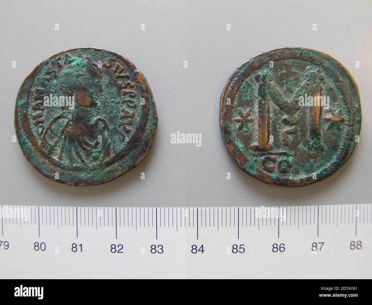 Règle: Anastasius I, empereur byzantin, ca. 430–518, gouvernée 491–518, menthe: Constantinople, Follis (40 Nummi) d'Anastasius I de Constantinople, 508–18, cuivre, 18.23 g, 6:00, 34.5 mm, fait à Constantinople, byzantin, 6e siècle A.D., numismatique Banque D'Images