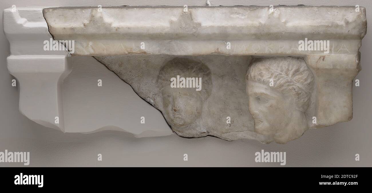 Fragment de stèle grave, 4e siècle av. J.-C., marbre pentélique, 22.54 × 50.8 × 12.38 cm (8 7/8 × 20 × 4 7/8 po.), grec, classique, Sculpture Banque D'Images