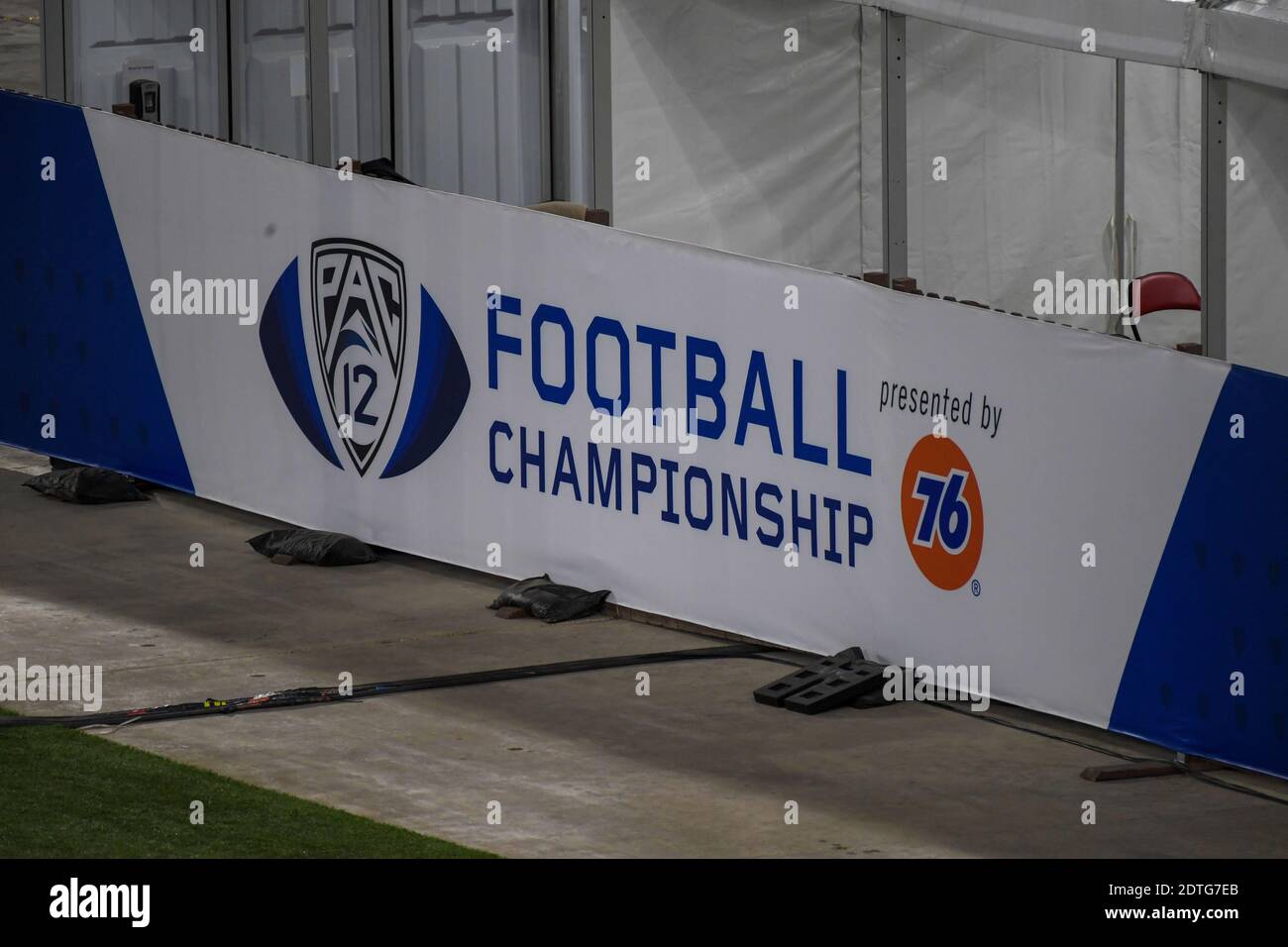 Vue générale de la signalisation du Pac-12 football Championship pendant un NCAA jeu de football entre les Canards de l'Oregon et le Sud Chevaux de Troie de Californie Banque D'Images