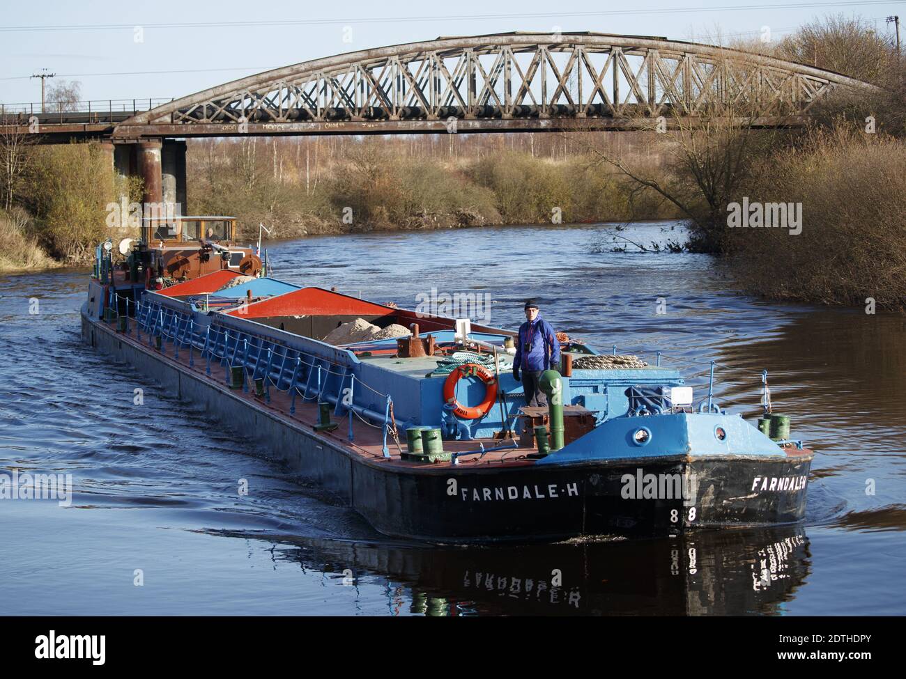 EXAMEN par l'AP DE L'AN 2020 photo du dossier datée du 19/11/20 de la barge Farndale H transportant 360 tonnes de sable marin provenant de la rivière aire jusqu'au dépôt de Knostrop d'AC Aggregates à Leeds en retour à l'utilisation de voies navigables intérieures qui sont plus écologiques même que camions électriques. Banque D'Images