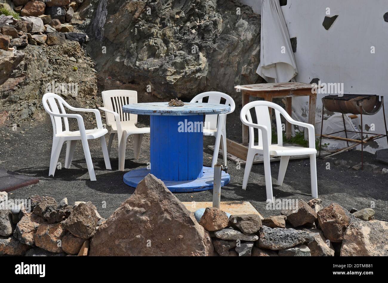 Espagne, île des Canaries, Fuerteventura, aire de repos avec tambour de câble utilisé comme table à El Puerto de Los Molinos, Banque D'Images