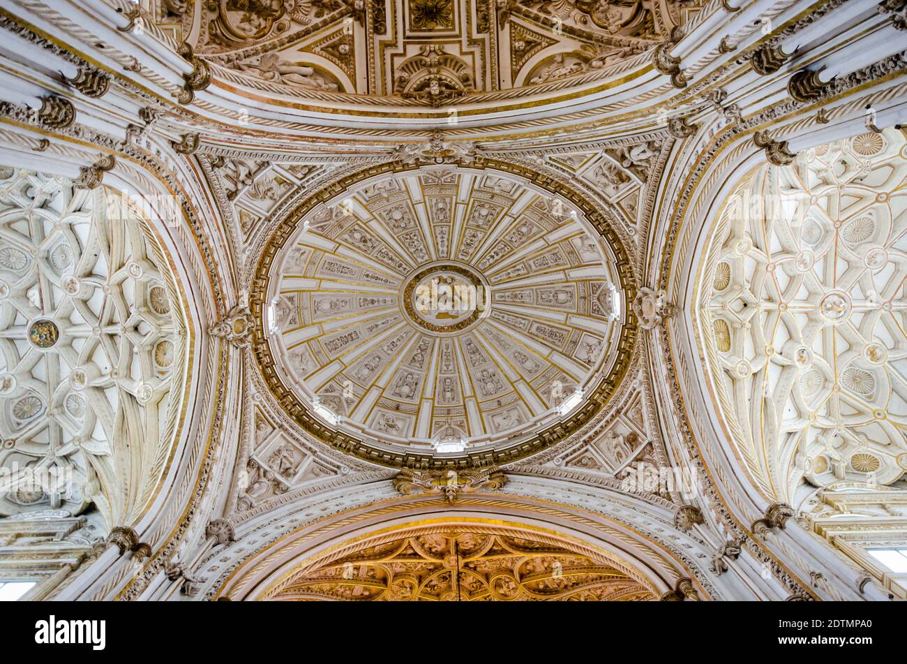 Intérieur de la mosquée–Cathédrale de Cordoue. Banque D'Images