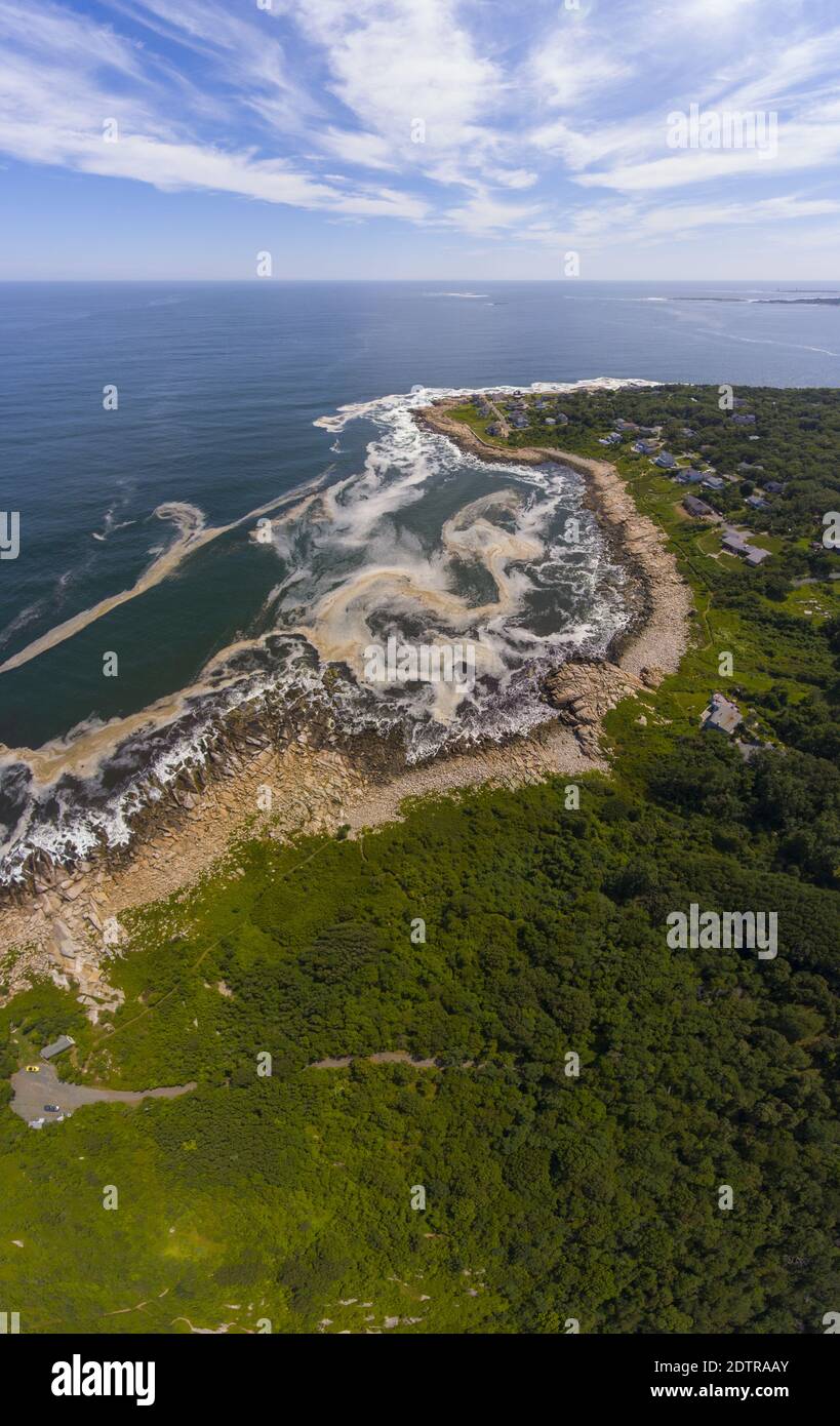 Vue aérienne du parc national de Halibut point et de la carrière granuleuse et vue aérienne de la côte dans la ville de Rockport, Massachusetts, États-Unis. Banque D'Images