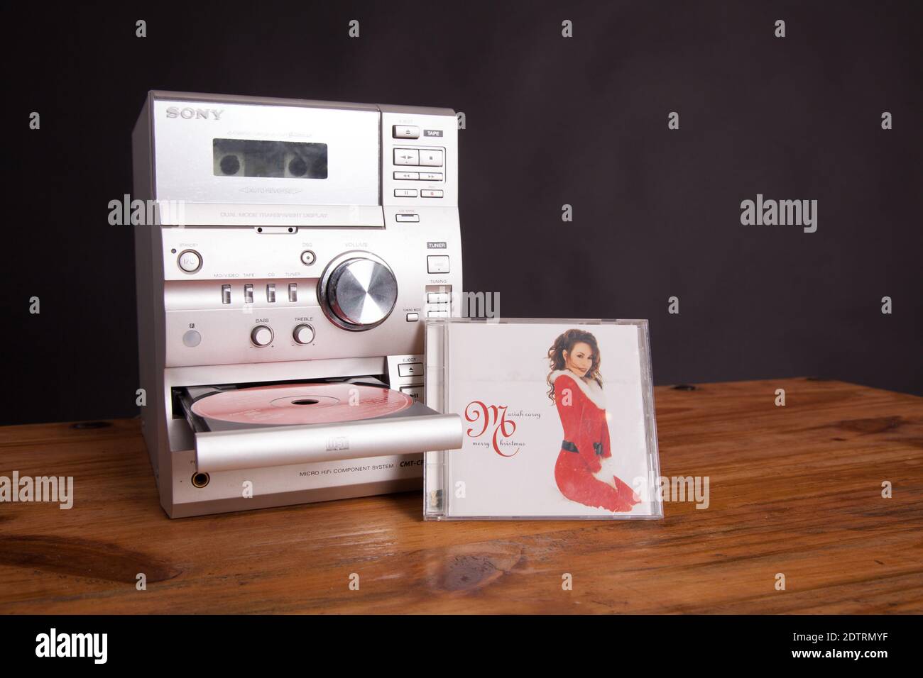 Mariah Carey Merry Christmas CD album, Music CD dans la microchaîne hi-Fi Sony CMP-CP11 Banque D'Images