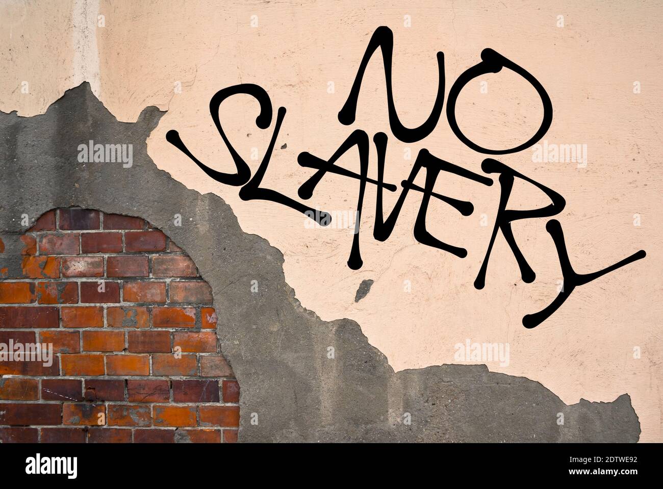 No Slavery - graffiti manuscrit pulvérisé sur le mur, esthétique anarchiste. Appel à la lutte contre l'exploitation et le travail forcé et le travail dans les pauvres co Banque D'Images