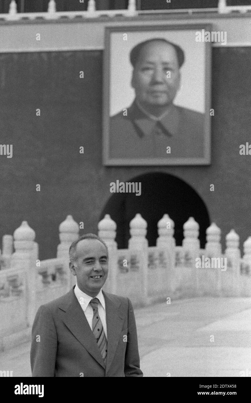 Pékin, Chine. 20 juillet 2020. Hans FRIDERICHS, FDP, politicien, en voyage en Chine, en arrière-plan un portrait de Mao Tse Tung sur un arc de but, | usage dans le monde crédit: dpa/Alay Live News Banque D'Images