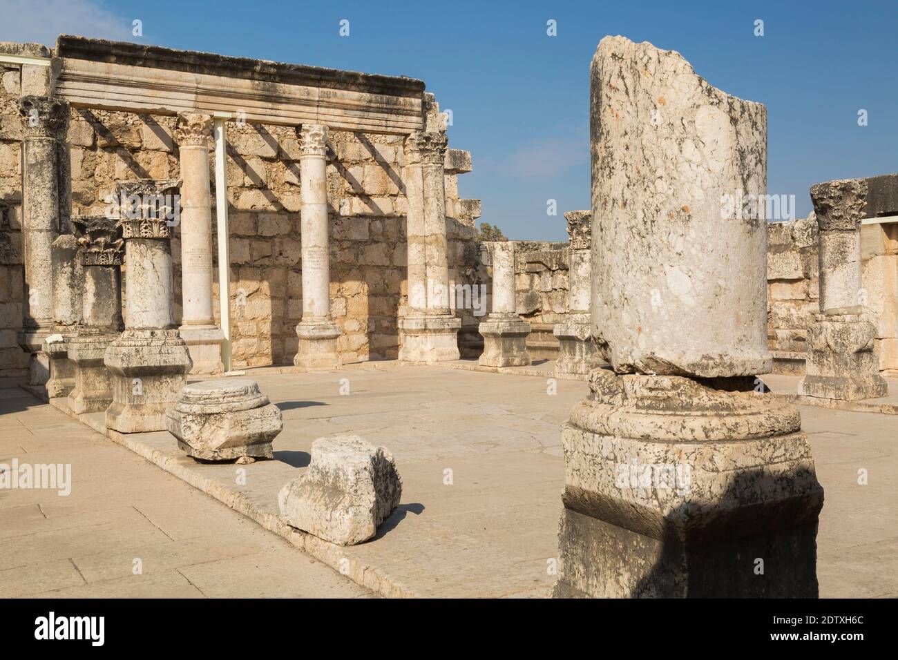 Vieilles ruines de la synagogue blanche, Capharnaüm, région de la Mer de Galilée, Israël Banque D'Images