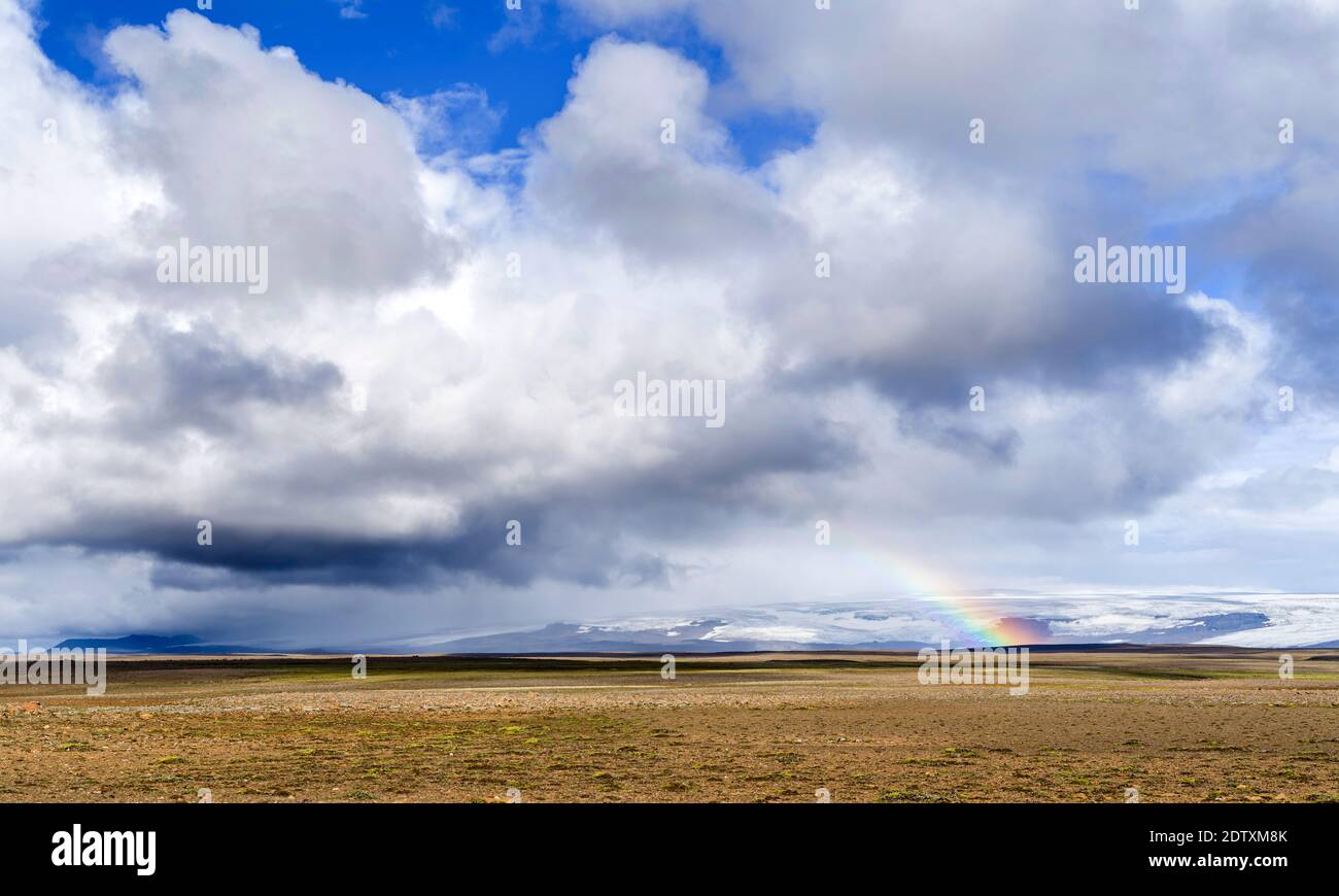 Paysage dans les hauts plateaux de l'Islande entre Hofsjoekull (arrière-plan) et Langjoekull. Europe, Europe du Nord, Islande, août Banque D'Images