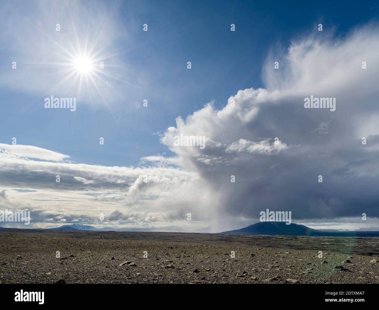 Paysage dans les hauts plateaux de l'Islande entre Hofsjoekull et Langjoekull (arrière-plan). Europe, Europe du Nord, Islande, août Banque D'Images