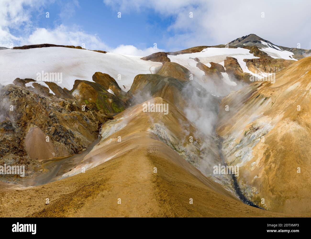 Paysage dans la zone géothermique Hveradalir dans les montagnes Kerlingarfjoell dans les hautes terres de l'Islande. Europe, Europe du Nord, Islande, août Banque D'Images