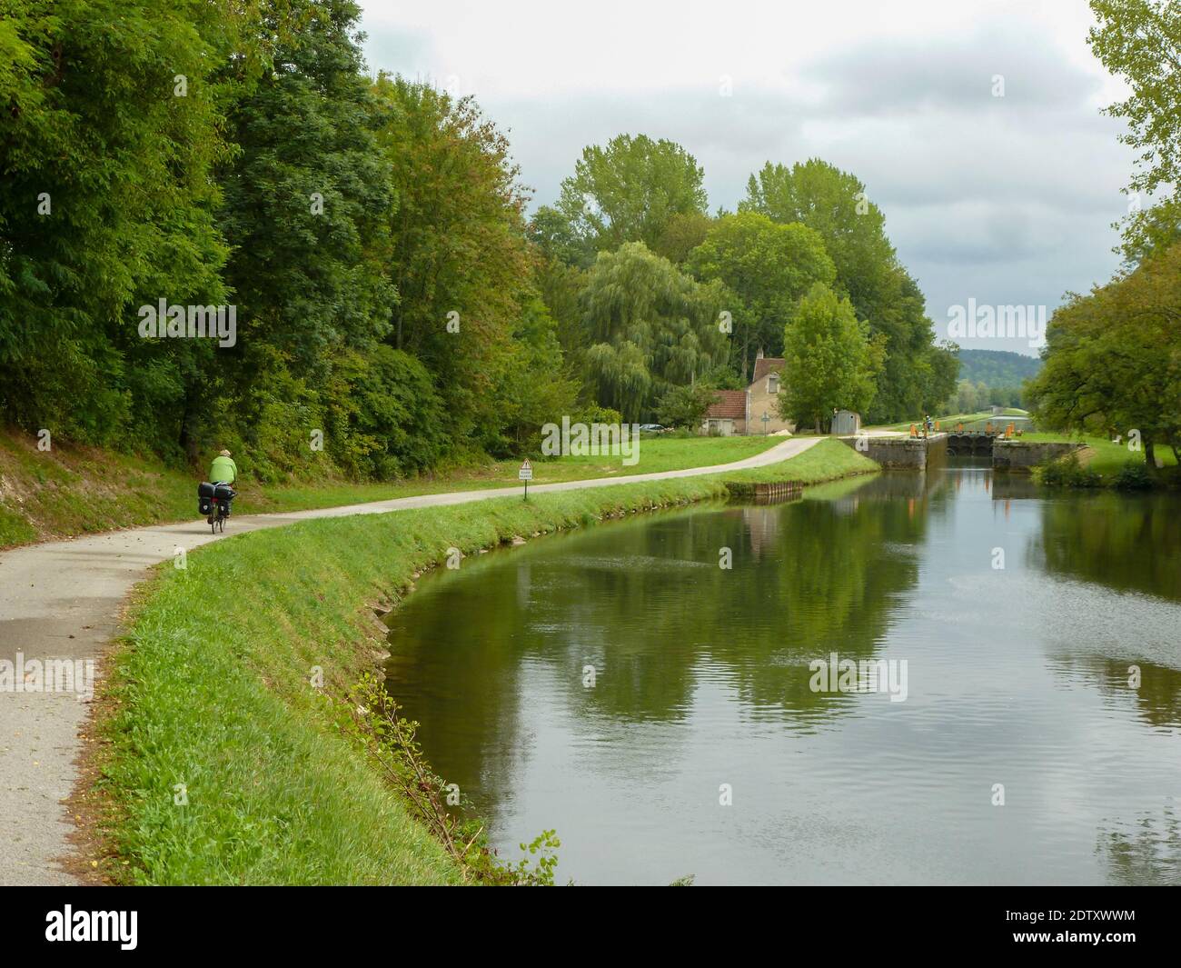 Canal du Nivernais en Bourgogne, France Banque D'Images