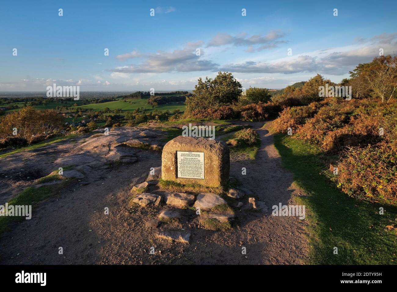 Kitty’s Stone and Viewpoint, Bickerton Hill, Cheshire, Angleterre, Royaume-Uni Banque D'Images