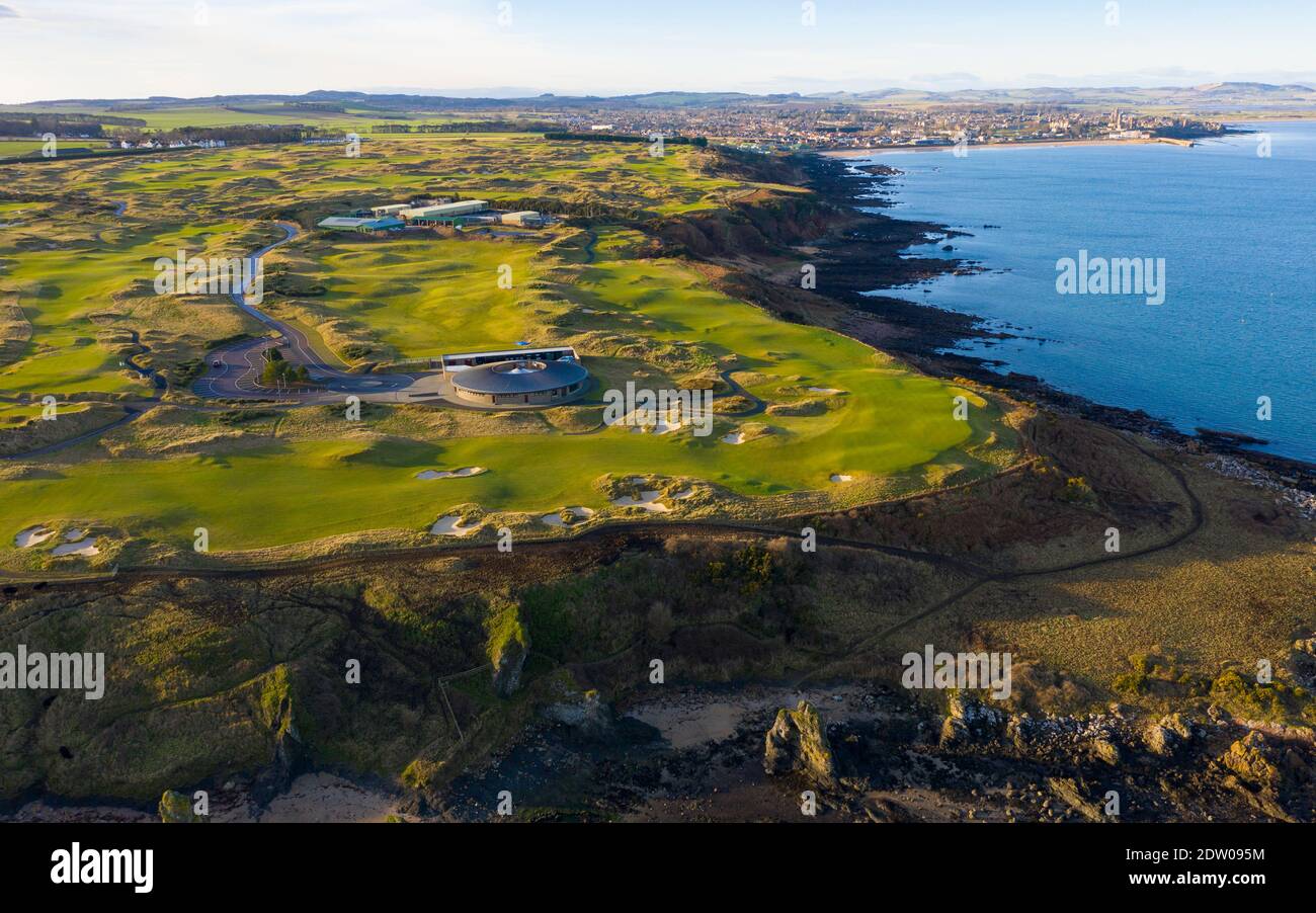 Vue aérienne des liens de golf du parcours de Château à l'extérieur de St Andrews à Fife, en Écosse, au Royaume-Uni Banque D'Images