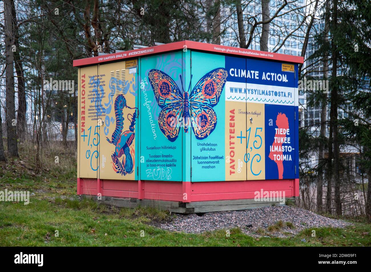 Murale de l'Institut pour la recherche sur les systèmes atmosphériques et terrestres sur une sous-station électrique dans le district de Pasila à Helsinki, en Finlande Banque D'Images