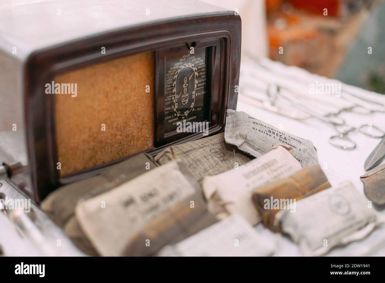 Ensembles de pansements allemands 1940. Original, grand paquet individuel de pansement de Wehrmacht Soldier allemand de la Seconde Guerre mondiale. WW2 DE LA SECONDE GUERRE MONDIALE Banque D'Images