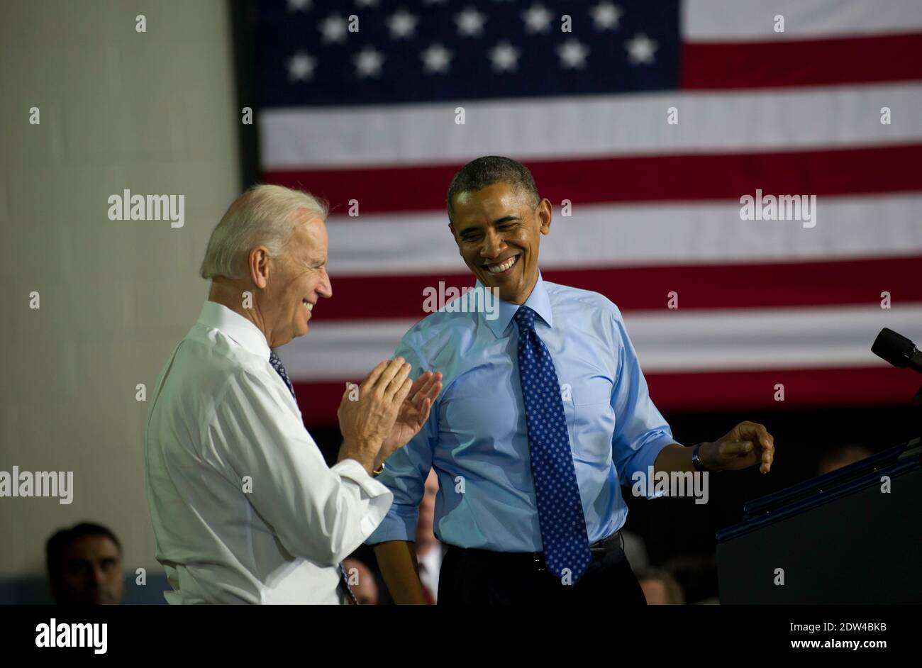 Le président Barack Obama et le vice-président Joe Biden s'adressera aux invités du Community College of Allegheny County le 16 avril 2014 à Oakdale, en Pennsylvanie. Le président et le vice-président annoncent de nouveaux investissements fédéraux en utilisant les fonds existants pour soutenir la formation axée sur l'emploi, comme l'apprentissage, qui élargira les partenariats avec l'industrie, les entreprises, les syndicats, les collèges communautaires et les organismes de formation pour former les travailleurs aux compétences dont ils ont besoin. Oakdale, PA, États-Unis, 16 avril 2014. Photo de Jeff Swensen/Pool/ABACAPRESS.COM Banque D'Images