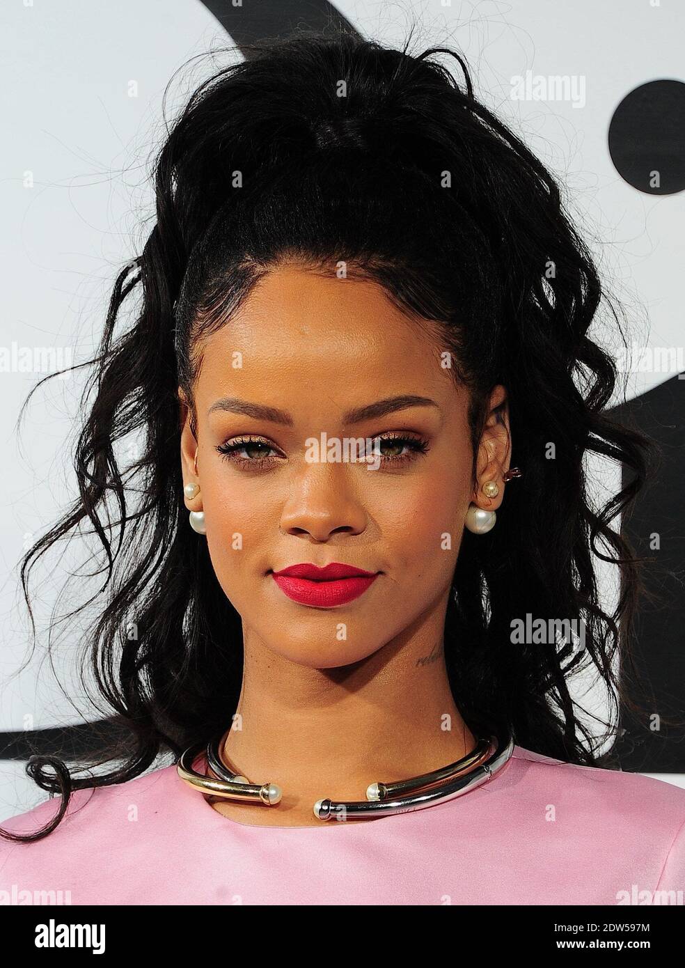 Rihanna participe au Christian Dior Cruise 2015 Show le 7 mai 2014 à  Brooklyn, New York. Photo de Charles Guerin/Morgan dessalle/ABACAPRESS.COM  Photo Stock - Alamy