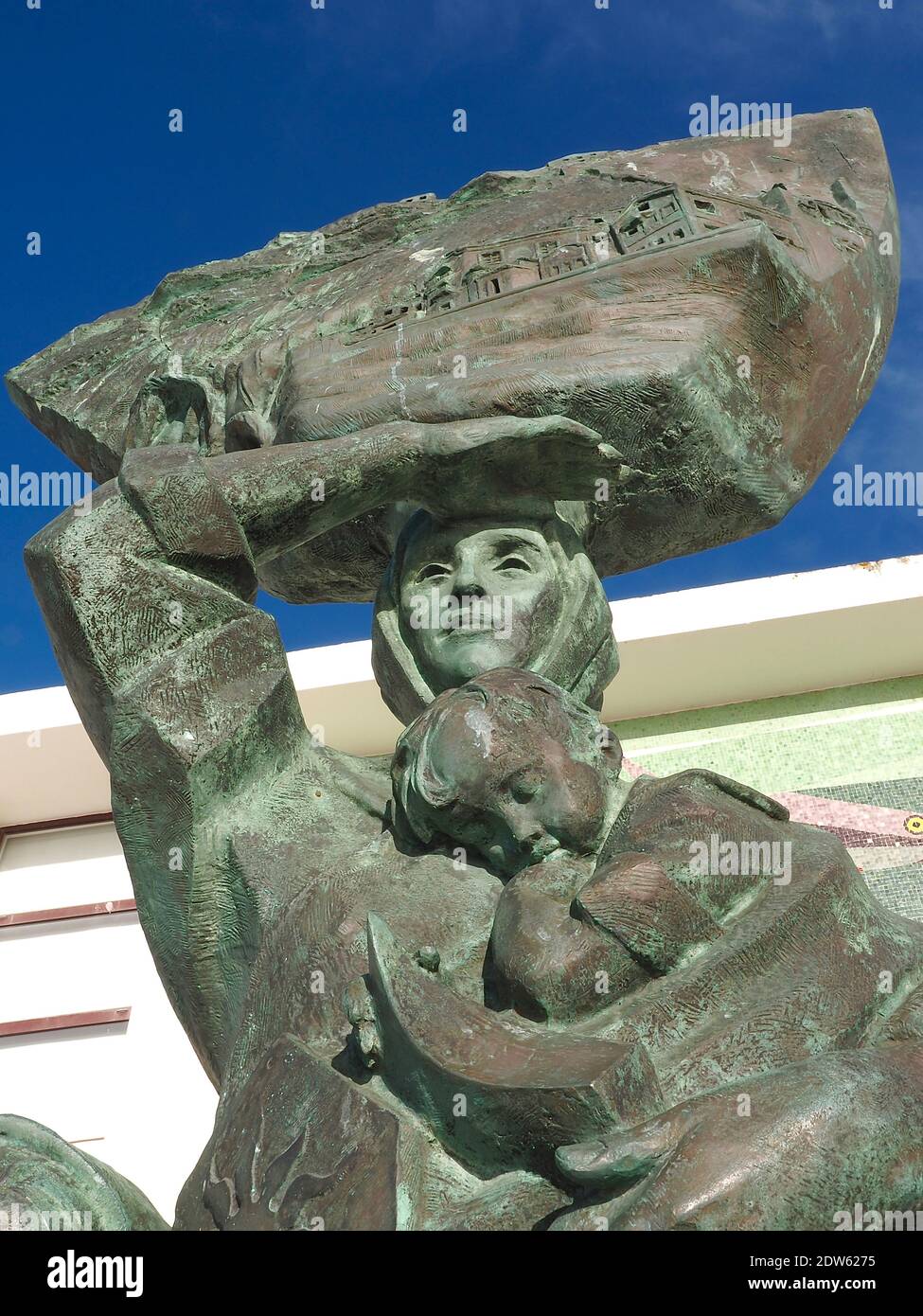 Sculpture d'une pêcheur à Nazaré au Centro Portugal Banque D'Images