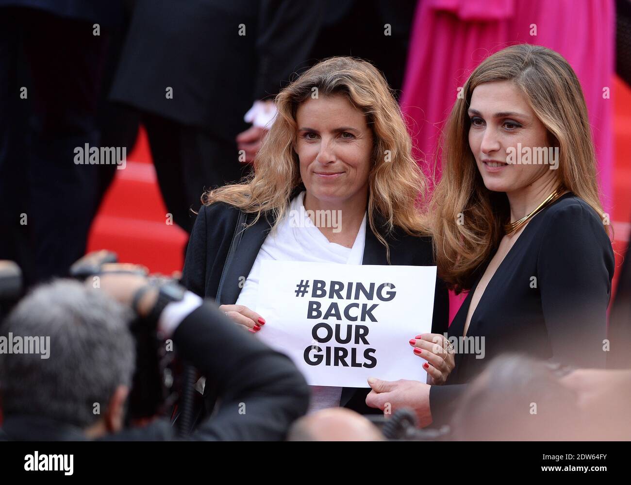 Julie Gayet, Lisa Azuelos arrivée à la projection de Saint-Laurent au Palais des Festivals de Cannes, France, le 17 mai 2014, dans le cadre du 67ème Festival de Cannes. Photo de Lionel Hahn/ABACAPRESS.COM Banque D'Images