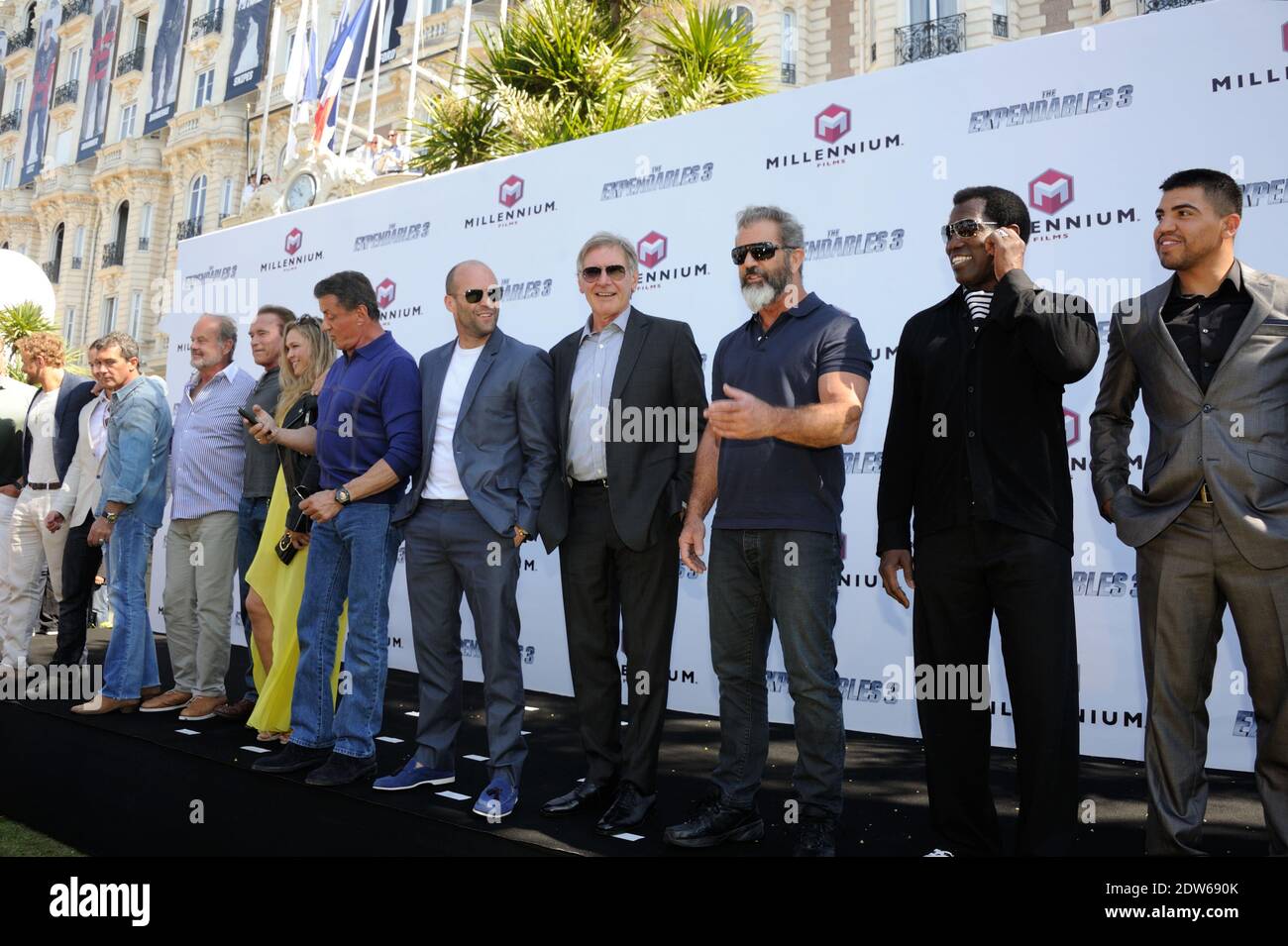 Wesley Snipes , Antonio Banderas, Arnold Schwarzenegger , Jason Statham , Harrison Ford , Mel Gibson , Sylvester Stallone assistant aux Expendables 3' photocall lors du 67e Festival annuel du film de Cannes, le 18 mai 2014. Photo d'Alban Wyters/ABACAPRESS.COM Banque D'Images