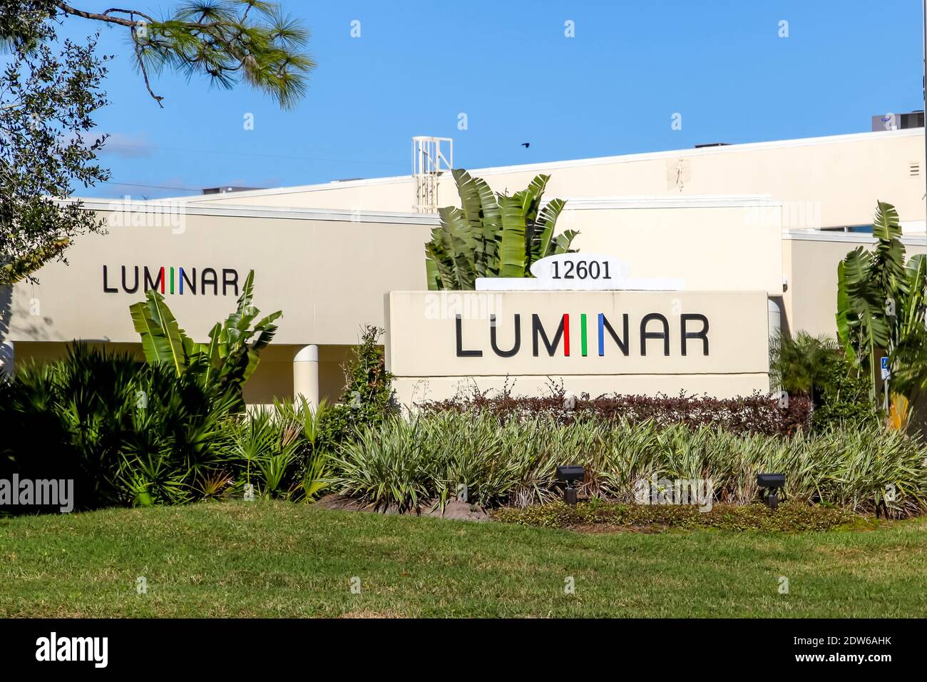 Le signe de technologie Luminar est vu à l'extérieur de leur siège social à Orlando, Floride, États-Unis Banque D'Images Le signe de technologie Luminar est vu à l'extérieur de leur siège social à Orlando, Floride, États-Unis Banque D'Images