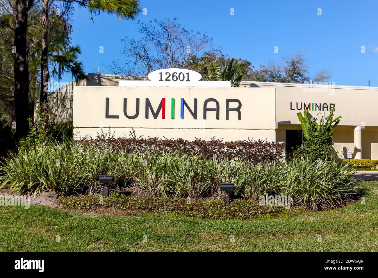 Le signe de technologie Luminar est vu à l'extérieur de leur siège social à Orlando, Floride, États-Unis Banque D'Images Le signe de technologie Luminar est vu à l'extérieur de leur siège social à Orlando, Floride, États-Unis Banque D'Images