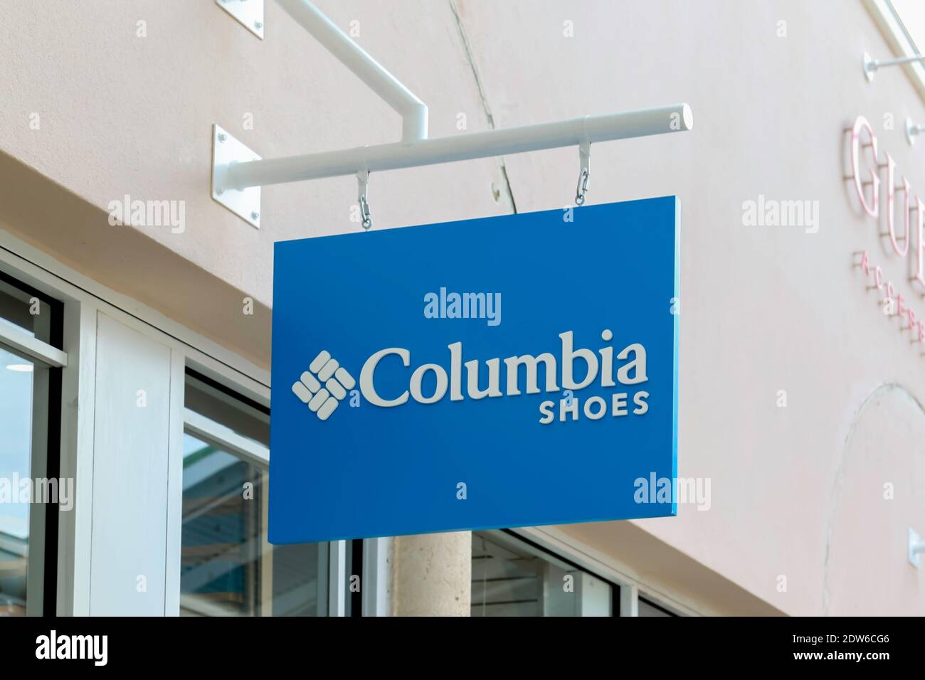 Orlando, Floride, États-Unis- 24 février 2020 : panneau de magasin de chaussures Columbia Sportswear à Orlando, Floride, États-Unis Banque D'Images