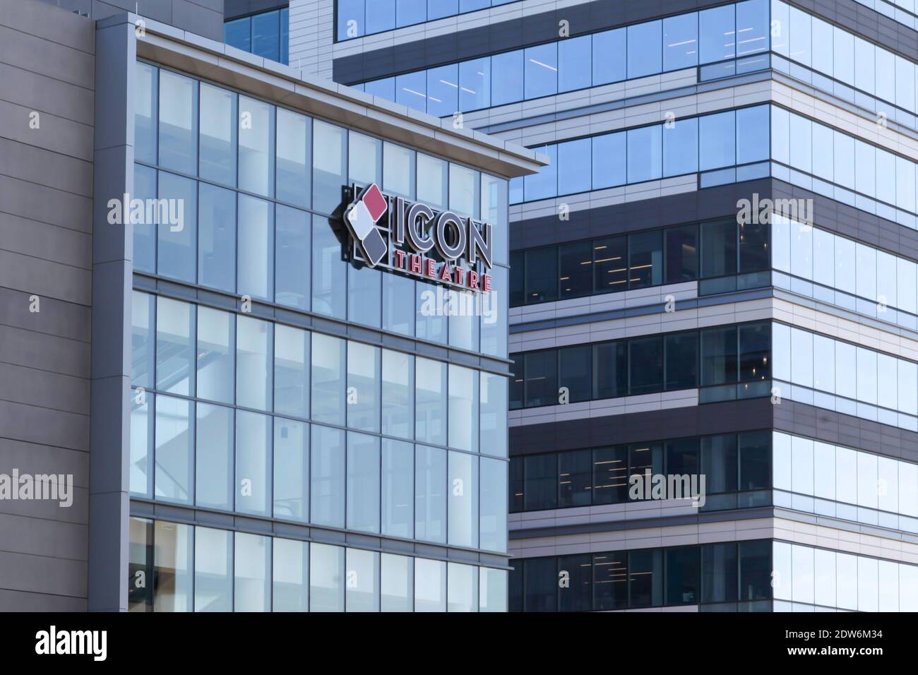 Showplace ICON Theatre signe sur le bâtiment à Tysons Corner, Virginie, États-Unis. Banque D'Images