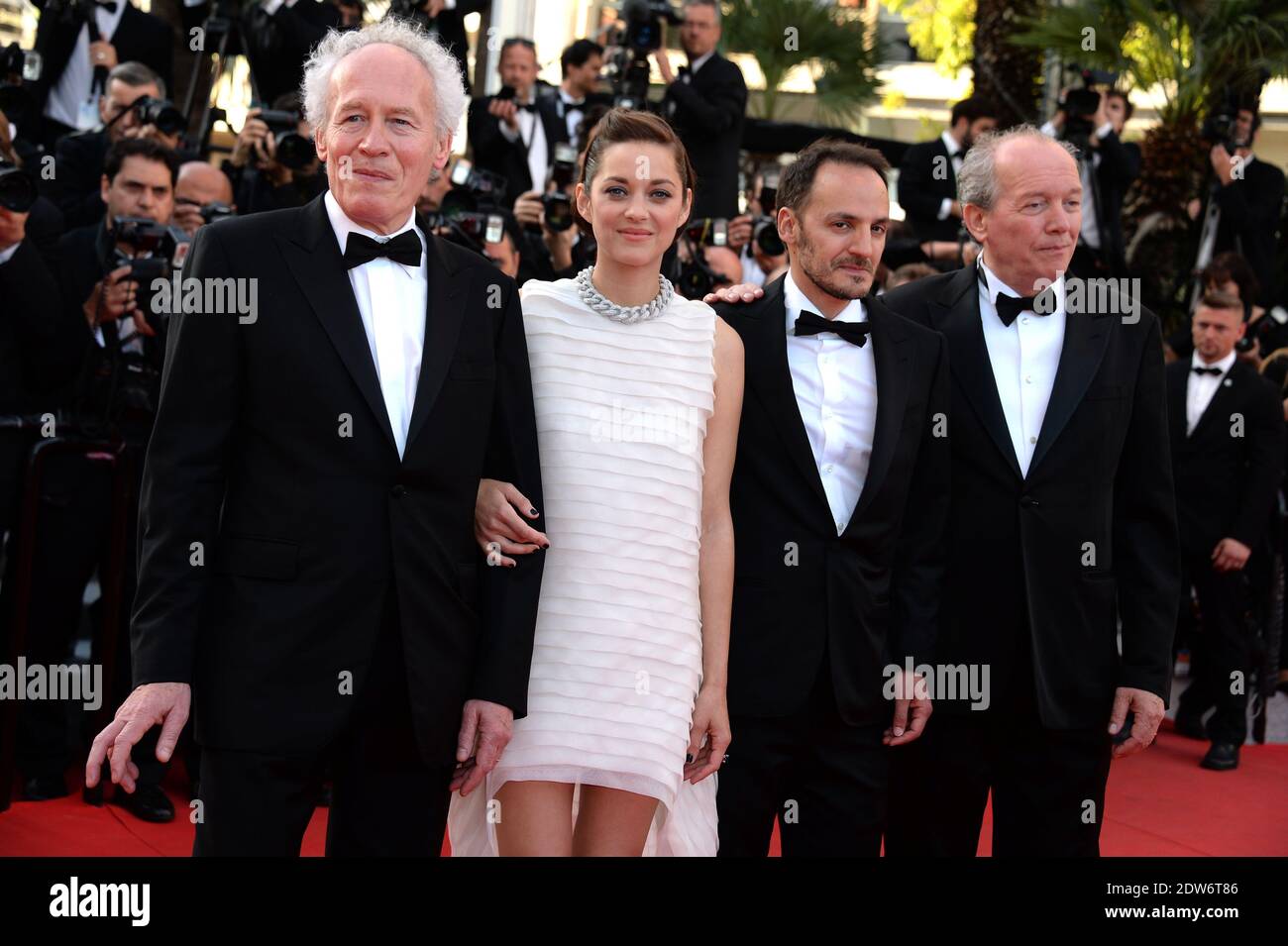 Jean-Pierre Dardenne, Luc Dardenne, Fabrizio Rongione, Marion Cotillard arrivée au Palais des Festivals pour la projection du film deux jours, une nuit dans le cadre du 67e Festival de Cannes, France, le 20 mai 2014. Photo de Nicolas Briquet/ABACAPRESS.COM Banque D'Images