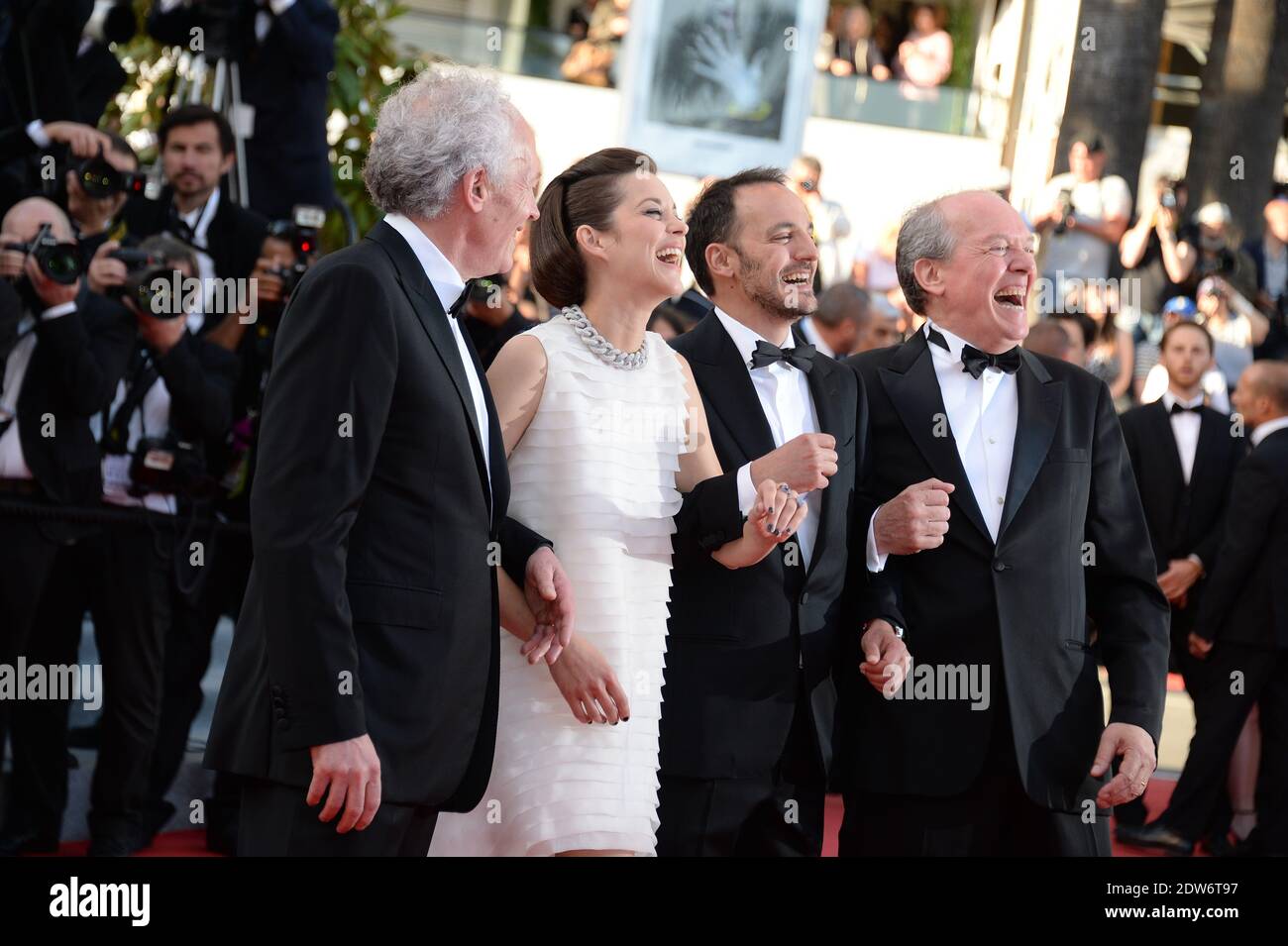 Jean-Pierre Dardenne, Luc Dardenne, Fabrizio Rongione, Marion Cotillard arrivée au Palais des Festivals pour la projection du film deux jours, une nuit dans le cadre du 67e Festival de Cannes, France, le 20 mai 2014. Photo de Nicolas Briquet/ABACAPRESS.COM Banque D'Images