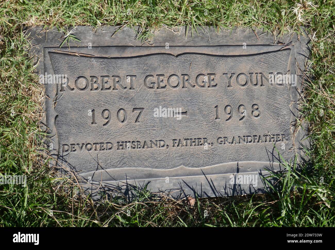 Glendale, Californie, États-Unis 21 décembre 2020 UNE vue générale de l'atmosphère de la tombe de l'acteur Robert Young dans la section de Graceland au Forest Lawn Memorial Park le 21 décembre 2020 à Glendale, Californie, États-Unis. Photo par Barry King/Alay stock photo Banque D'Images