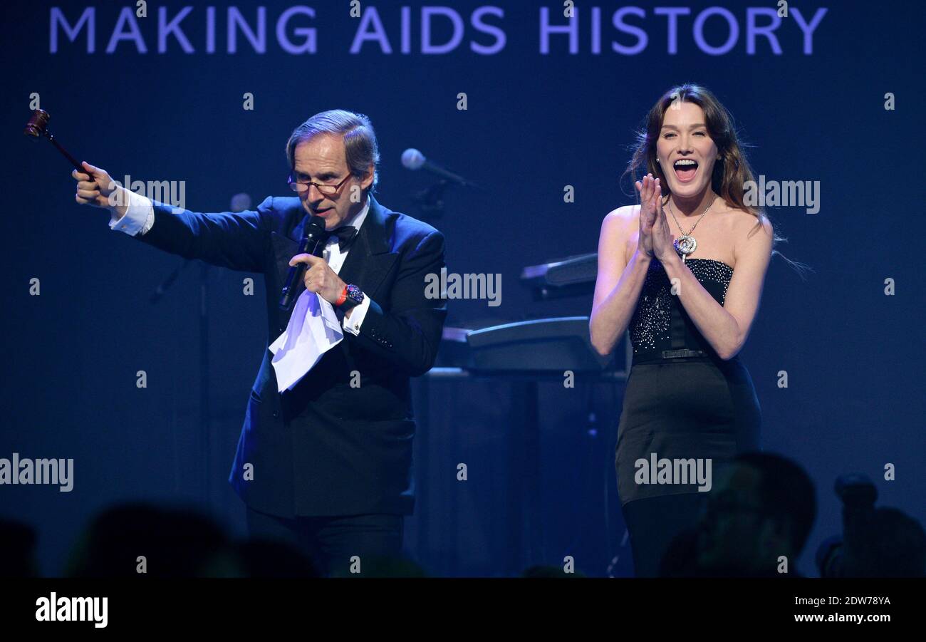 Simon de Pury, Carla Bruni-Sarkozy participant au 21e Gala du Cinéma contre le SIDA de l'amfAR, présenté par Worldview, Bold films, et Bvlgari à l'Hôtel du Cap-Eden-Roc à Cap d'Antibes, France, le 22 mai 2014. Photo de Lionel Hahn/ABACAPRESS.COM Banque D'Images