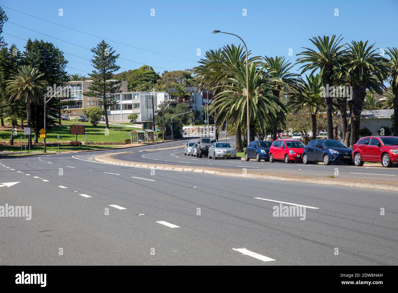 Sydney, Australie. Mercredi 23 décembre 2020. Le gouvernement de Nouvelle-Galles du Sud maintient les plages du nord de Sydney en isolement après l'épidémie de COVID 19 à Avalon Beach. Les routes locales en photo restent silencieuses. Credit martin.berry@alamy Live News. Credit: martin Berry/Alay Live News Banque D'Images