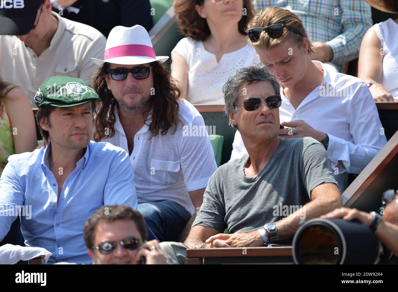 Marc Simoncini et Jacques Antoine Granjon regardant le dernier match  individuel des hommes de l'Open de tennis français à l'arène Roland Garros  à Paris, France, le 8 juin 2014. Photo de Nicolas