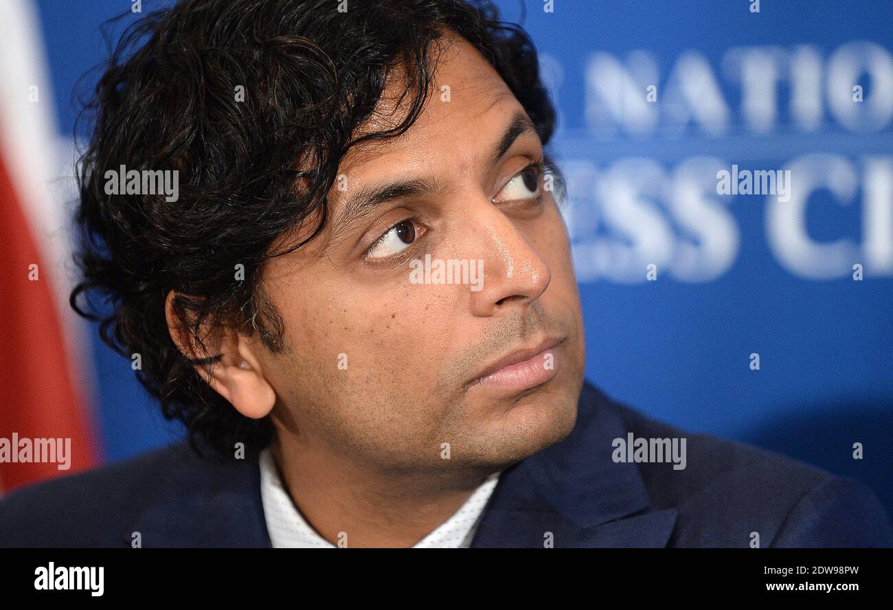 Le réalisateur et scénariste M. Night Shyamalan a prononcé un discours au déjeuner du National Press Club sur la réduction de l'écart de réussite scolaire aux Etats-Unis le 11 juin 2014 à Washington, DC, Etats-Unis. Photo par Olivier Douliery/ABACAPRESS.COM Banque D'Images