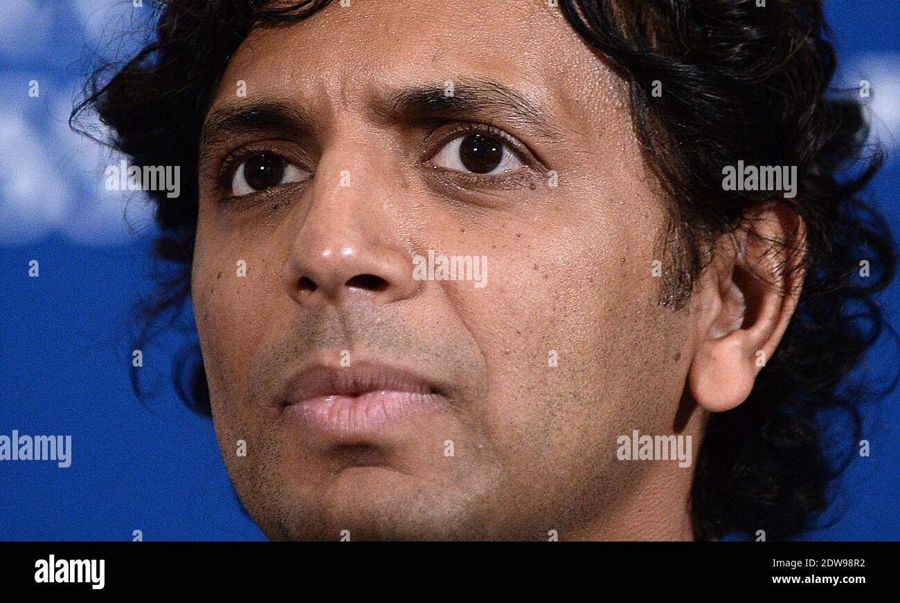 Le réalisateur et scénariste M. Night Shyamalan a prononcé un discours au déjeuner du National Press Club sur la réduction de l'écart de réussite scolaire aux Etats-Unis le 11 juin 2014 à Washington, DC, Etats-Unis. Photo par Olivier Douliery/ABACAPRESS.COM Banque D'Images